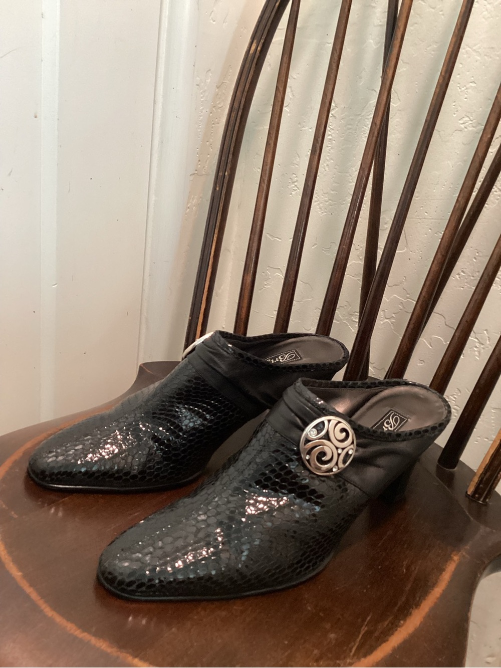 Brighton Ravish black Snake -embossed Leather Mules Size 8.5 US